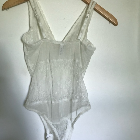White lace getup - Picture 2 of 2
